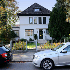 Kulturdenkmal im Hamburger Stadtteil Groß Flottbek - denkmalgeschütztes Einfamilienhaus in der Schoenaich-Carolath-Straße; erbaut 1928 - Architekt Emil Hatje.
