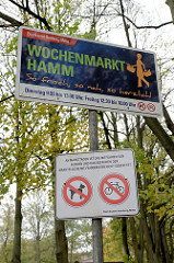Hinweisschild vom Bezirksamt Hamburg-Mitte auf den Wochenmarkt Hamburg Hamm.
