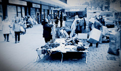 Wochenmarkt in der Fussgängerzone der Möllner Landstraße im Hamburger Stadtteil Billstedt.
