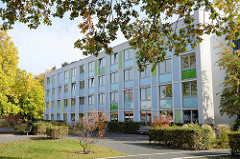 Freie und Hansestadt Hamburg - Bezirksamts Wandsbek, Gebäude der Dienststelle Bramfeld  in der Herthastraße 20.