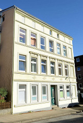 Kulturdenkmal in der Benningsenstraße von Hamburg-Harburg; Etagenhaus errichtet um 1890.