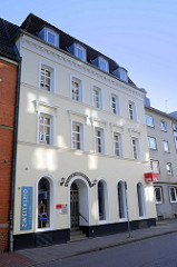 Wehner-Haus in der Julius Ludowieg Straße in Hamburg-Harburg; in der ehemaligen Apotheke befindet sich seit 2009 das Büro der Harburger SPD.