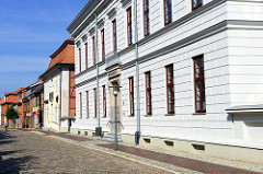 Bürgerhaus am Kirchplatz in Boizenburg Elbe;  ehemalige August Bebel Schule, jetzt Sitz der Stadtverwaltung.