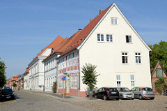 Denkmalgeschützte Wohnhäuser am Kirchplatz in Boizenburg/Elbe.