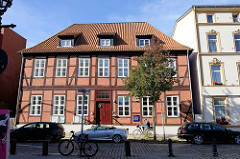 Historisches  Kanzlerhaus in der neuen Straße im Hamburger Stadtteil Harburg; das Amtshaus wurde um 1710 errichtet und auch als Amtsgericht genutzt. Das Fachwerkgebäude steht als Kulturdenkmal Hamburgs unter Denkmalschutz.