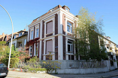 Eckvilla in der Benningsenstraße von Hamburg-Harburg; das Wohnhaus wurde Ende des 19. Jahrhunderts errichtet und steht als Kulturdenkmal Hamburgs unter Denkmalschutz.