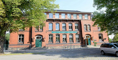 Blick zur Ludwig Reinhard Grundschule An der Quöbbe in Boizenburg/Elbe; das Gebäude wurde 1888 errichtet.