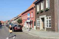 Blick in die Königstraße von Boizenburg, rechts das Stadthaus am Markt.