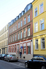 Historisches  Etagenhaus in der Eddelbüttelstraße von Hamburg-Harburg, das Gebäude steht unter Denkmalschutz und wurde 1892 errichtet - Architekt Schäfer.