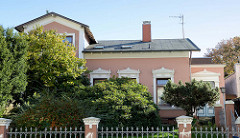Historisches Wohnhaus in der Julius Ludowieg Straße in Hamburg-Harburg, das Einfamilienhaus steht unter Denkmalschutz und wurde 1896 errichtet - der Architekt war W. Schleicher.