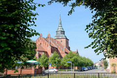Blick zur evangelisch-lutherischen Stadtkirche St. Marien in Boizenburg/Elbe - überwiegend gotische Pfarrkirche.