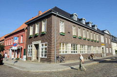 Gebäude vom Stadthaus Boizenburg/Elbe am Kirchplatz - Sitz der Stadtverwaltung / Bürgerbüro.