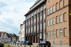 Expressionistische Backstein-Architektur der Berufsfeuerwache in Wismar an der frischen Grube, errichtet 1928 - Architekt Arthur Eulert.