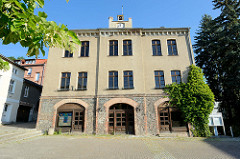 Ehemaliges Rathaus der Stadt Oderberg, das Gebäude wurde 2011 an einen Privatinvestor verkauft und steht anscheinend seitdem leer.