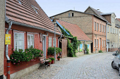 Historische Wohnhäuser in der Wallstraße von Bützow.