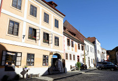 Historische Gebäude in der Altstadt von  Krumau an der Moldau / Český Krumlov.