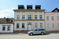 Historische Wohnhäuser mit neu ausgebauten Dach / Dachfenstern  in der Kleinstadt Gartz / Oder.