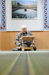 Gebetsraum in der Eyüp Sultan Moschee in Hamburg Harburg.