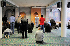 Gebetsraum in der Eyüp Sultan Moschee in Hamburg Harburg.