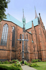 Katholische Kirche Maria Himmelfahrt in Langenbielau/Bielawa, geweiht 1876 -  Architekt  Alexis Langer .