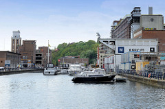 Hafenbecken Vaartkom mit Industriearchitektur in Löwen/Leuven - jetzt Nutzung als Marina, Sportboothafen.
