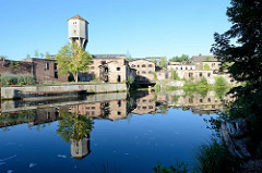 Blick vom Finowkanal auf die historische, denkmalgeschützte Industriearchitektur in Eberswalde.  Ruinen der ehem. Papierfabrik Wolfswinkel. Die Papiermühle würde ursprünglich 1728 errichtet, 1760 niedergebrannt - 1765 wieder aufgebaut; 1834 bekam die