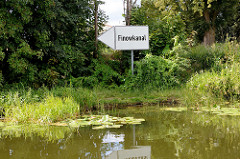 Hinweisschild / Richtungsanzeiger auf den Finowkanal an der Oder-Havel-Wasserstraße.
