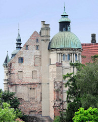 Rückansicht vom Schloss Güstrow - das Güstrower Schloss ist eines der bedeutendsten  Renaissancebauwerke Norddeutschlands und ist weitgehend im Originalzustand erhalten. Der  Nordflügel des Schlosses wurde 1591 nach Entwürfen des Architekten Philipp