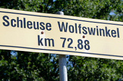 Hinweisschild Schleuse Wolfswinkel am Finowkanal km 72,88