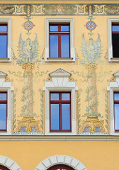 Bemalte Hausfassade eines Gründerzeitgebäudes  am Teichplan in Altenburg; erbaut 1893 - Architekt Max Goldmann.