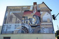 Hausfassade eines Wohngebäudes mit Fassadenbild Metallwerks / Fabrikarbeiter in Eberswalde.