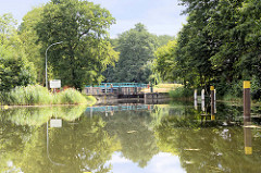Blick zur Schleuse Ruhlsdorf am Finowkanal - die Schleusenkammer hat eine Länge von 41 m und einen Hub von 1,70m.