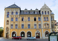 Bemalte Hausfassade eines Gründerzeitgebäudes  am Teichplan in Altenburg; erbaut 1893 - Architekt Max Goldmann.