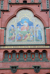 Fassadenmosaik / Portalseite der neugotischen  Brüderkirche in Altenburg; geweiht 1905 - Architekt Jürgen Kröger.