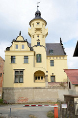 Villa Hülsemann in der Johannisstrße von Altenburg - ursprünglich 1720 errichet - 1858 vom Kaufmann Hülsemann erworben, 1907 Umbau - Baustil Historismus mit Aussichtsturm und Barockgiebeln.