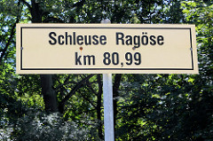 Hinweisschild Schleuse Ragöse km 80,99 am Finowkanal - die Schleusenkammer hat eine Länge von 41 m und einen Hub von 2,30m.