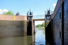 Die Schleusenkammer der Stadtschleuse Eberswalde / Finowkanal hat eine Länge von 41m und einen Hub von 3,50m.
