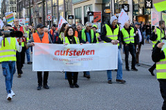 Demonstration der Sammlungsbewegung Aufstehen - Aktion Bunte Westen am 16.02.19 in Hamburg; Motto: Wir sind viele. Wir sind vielfältig. Wir haben die Schnauze voll.