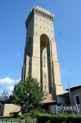 Historischer, denkmalgeschützter expressionistischer Wasserturm der Messingwerke in Finow / Eberswalde. Der Turm wurde 1918 errichtet, Architekt Paul Mebes; er hat eine Höhe von 44m und versorgte das Messingwerk mit  Trink- und Betriebswasser.