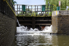 Schleuse Leesenbrück am Finowkanal - die Schleusenkammer hat eine Länge von 41 m und einen Hub von 2,50 m.