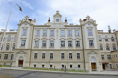 Gebäude vom Gymnázum a obchodni akademie / Gymnasium und Wirtschaftsakademie in Mariánské Lázně / Marienbad.