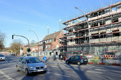 Baustelle mit Wohnungen / Geschäften an der Langenhorner Chaussee im Hamburger Stadtteil Langenhorn.