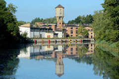 Blick vom Finowkanal auf die historische, denkmalgeschützte Industriearchitektur in Eberswalde.  Ruinen der ehem. Papierfabrik Wolfswinkel. Die Papiermühle würde ursprünglich 1728 errichtet, 1760 niedergebrannt - 1765 wieder aufgebaut; 1834 bekam die