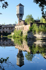 Blick vom Finowkanal auf die historische, denkmalgeschützte Industriearchitektur in Eberswalde.  Ruinen der ehem. Papierfabrik Wolfswinkel. Die Papiermühle würde ursprünglich 1728 errichtet, 1760 niedergebrannt - 1765 wieder aufgebaut; 1834 bekam die