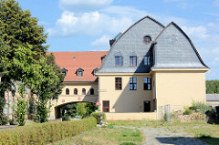 Restauriertes Torhaus in der Messingwerksiedlung von Finow.
