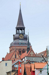 Kirchturm der Pfarrkirche St. Marien in Güstrow.