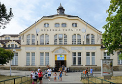 Jugendstilarchitektur des Marktgebäudes an der Straße Horova in Karlsbad / Karlovy Vary, fertig gestellt 1913.