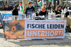 Welttag für das Ende der Fischerei. am 30.03.2019 - Aktionen an der Mönckebergstraße in Hamburg.