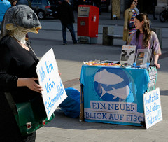 Welttag für das Ende der Fischerei. am 30.03.2019 - Aktionen an der Mönckebergstraße in Hamburg.