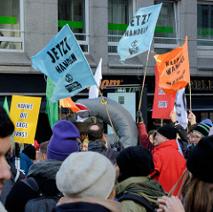 Fast 10 000 SchülerInnen protestieren am 15.03.2019 bei der Fridays for Future-Demonstration in Hamburg für mehr Klimaschutz
